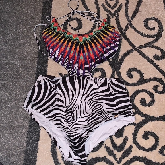 PilyQ Phoenix Embroidered Cutout One-Piece Swimsuit SZ SMALL - Picture 3 of 4